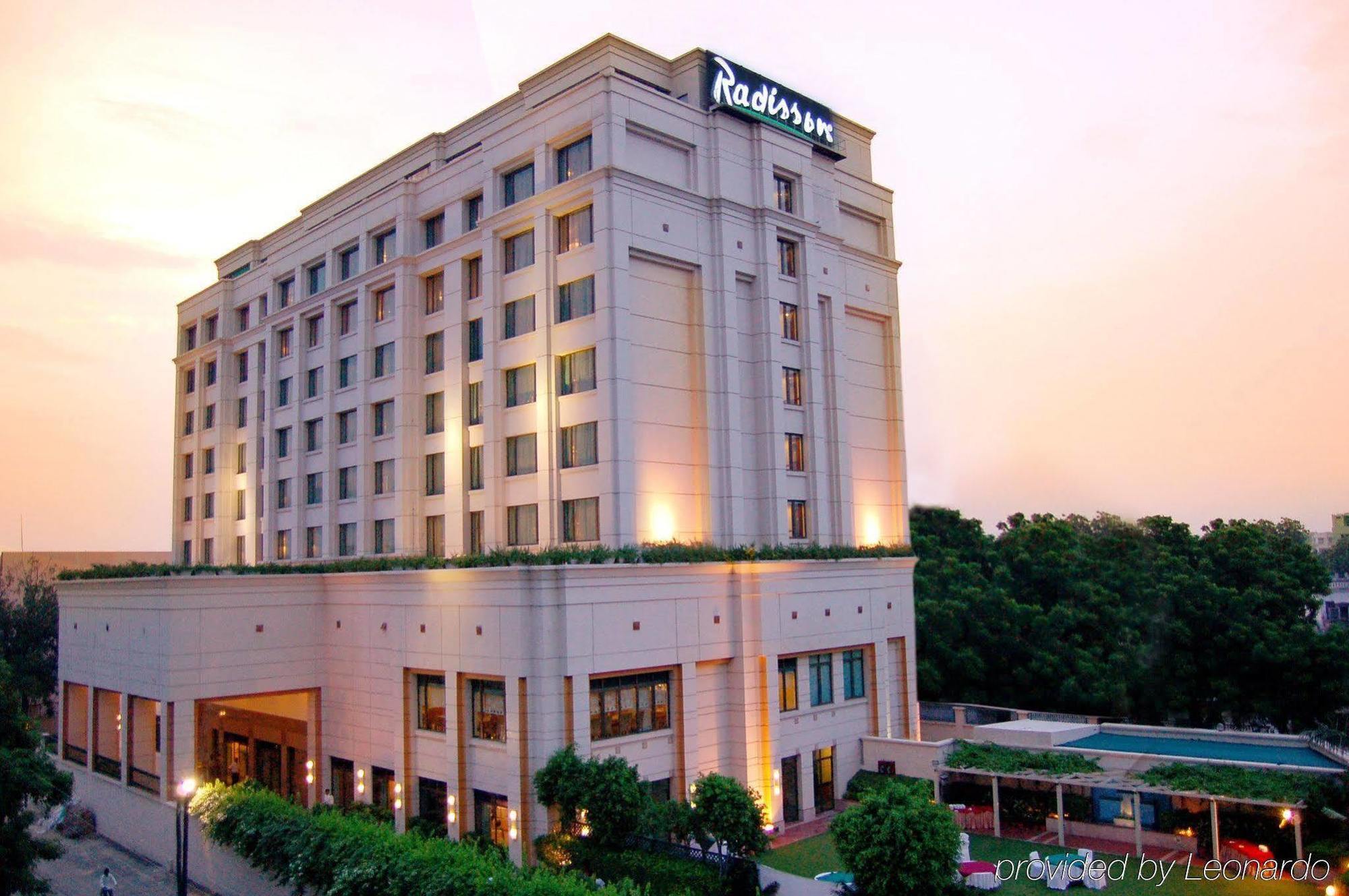 Radisson Hotel Варанасі Екстер'єр фото