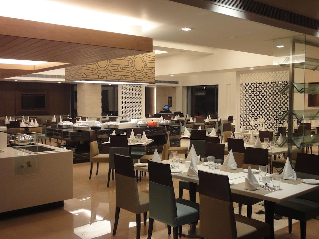 Radisson Hotel Варанасі Екстер'єр фото