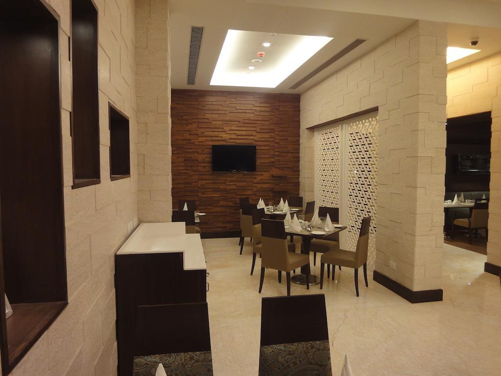 Radisson Hotel Варанасі Екстер'єр фото