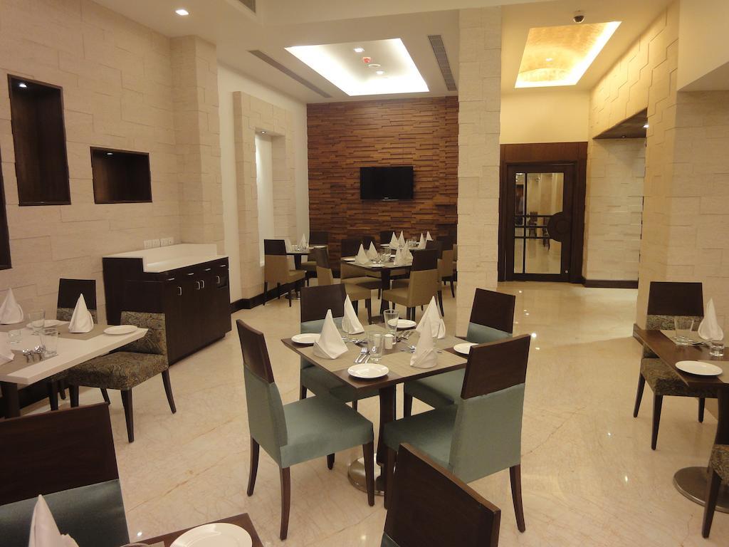 Radisson Hotel Варанасі Екстер'єр фото