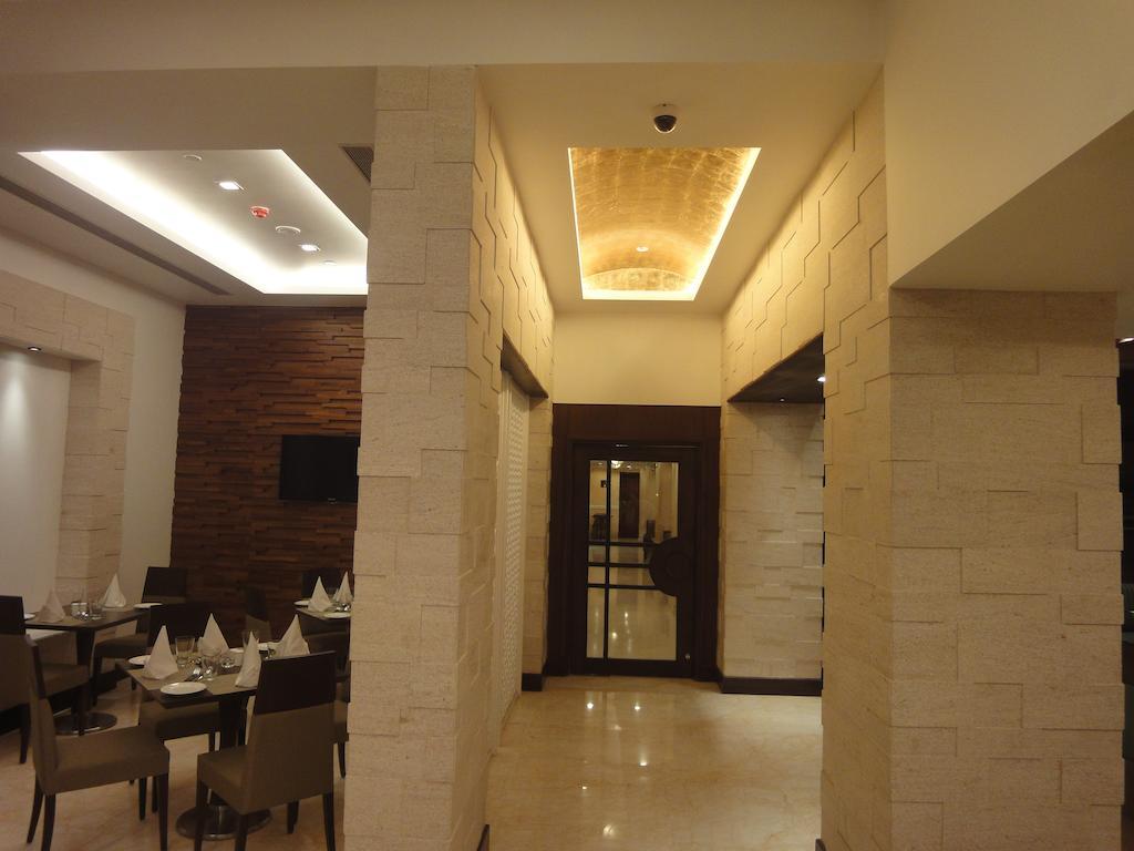 Radisson Hotel Варанасі Екстер'єр фото