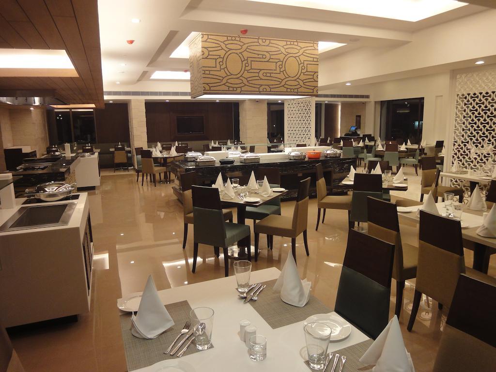 Radisson Hotel Варанасі Екстер'єр фото