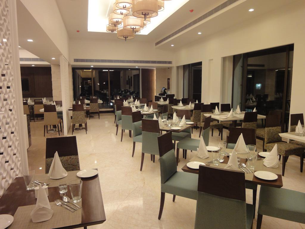 Radisson Hotel Варанасі Екстер'єр фото