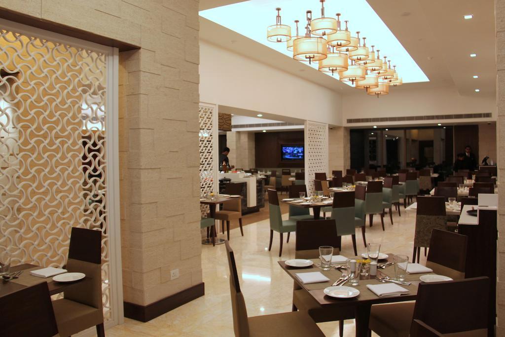 Radisson Hotel Варанасі Екстер'єр фото